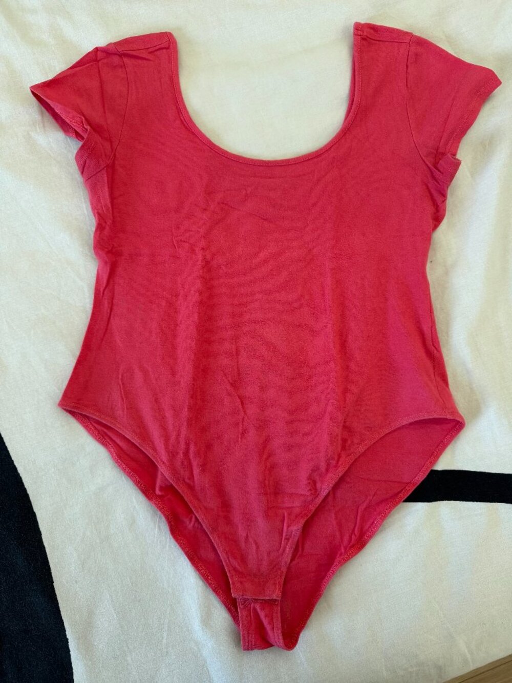 EUC Timing Red Scoop Neck Bodysuit Short Sleeve Stretch Top